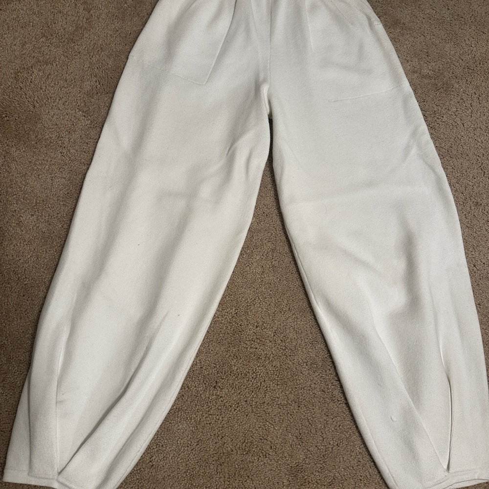 Creamy White Knit Pants in Modified Barrel w/Inverted Pleat Detail - S